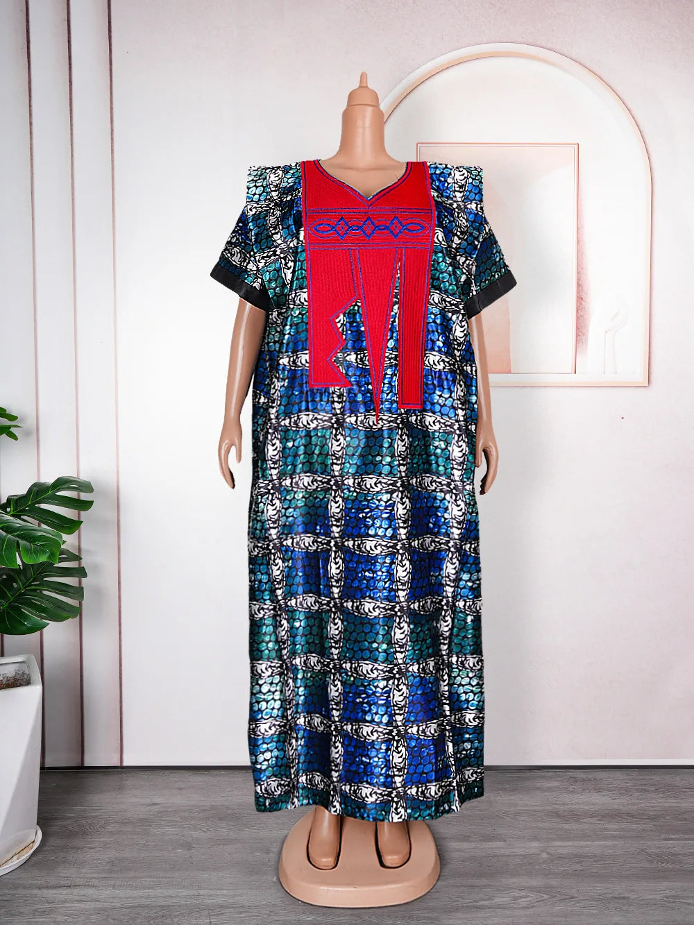 Elegant African Dresses for Women – Fashionable Abaya, Boubou, Dashiki, Evening Gown, Kaftan, and Robe Outfits